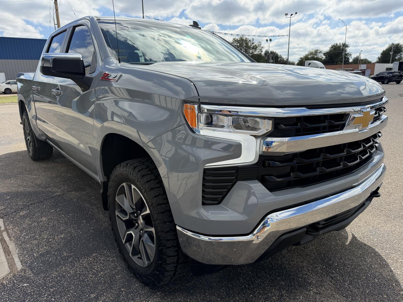 Chevrolet Silverado 1500 4WD Crew Cab 147" LT w/1LT 2024