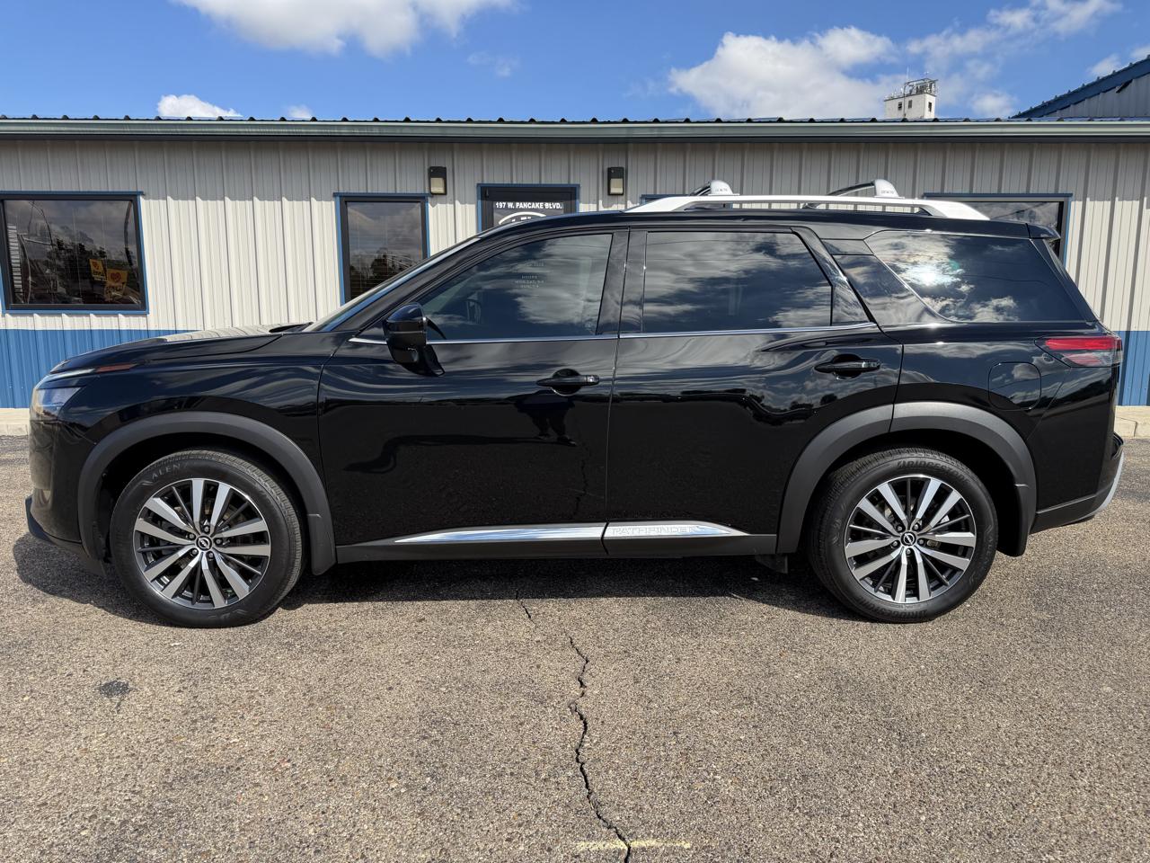 Nissan Pathfinder Platinum 4WD 2022