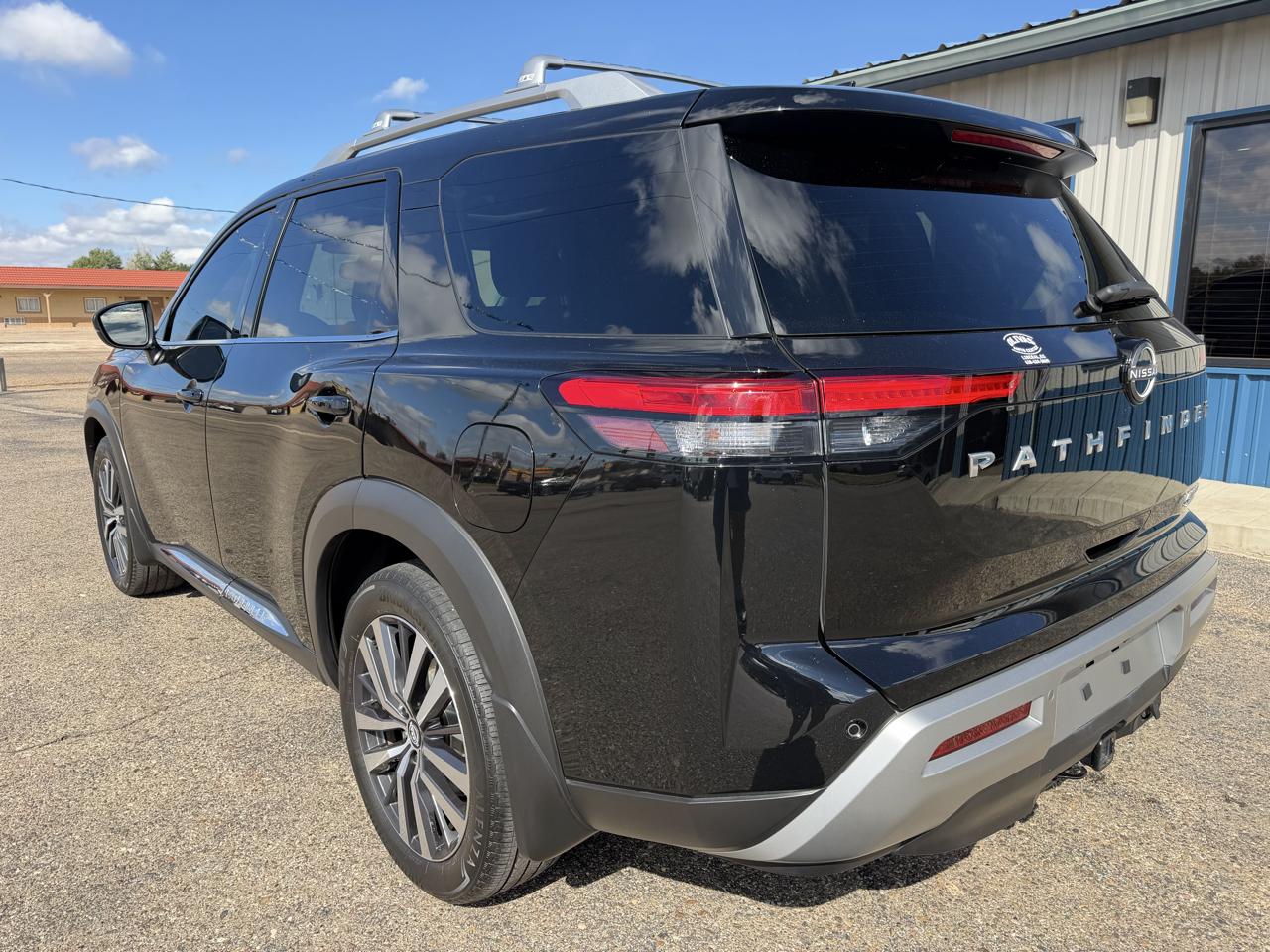 Nissan Pathfinder Platinum 4WD 2022