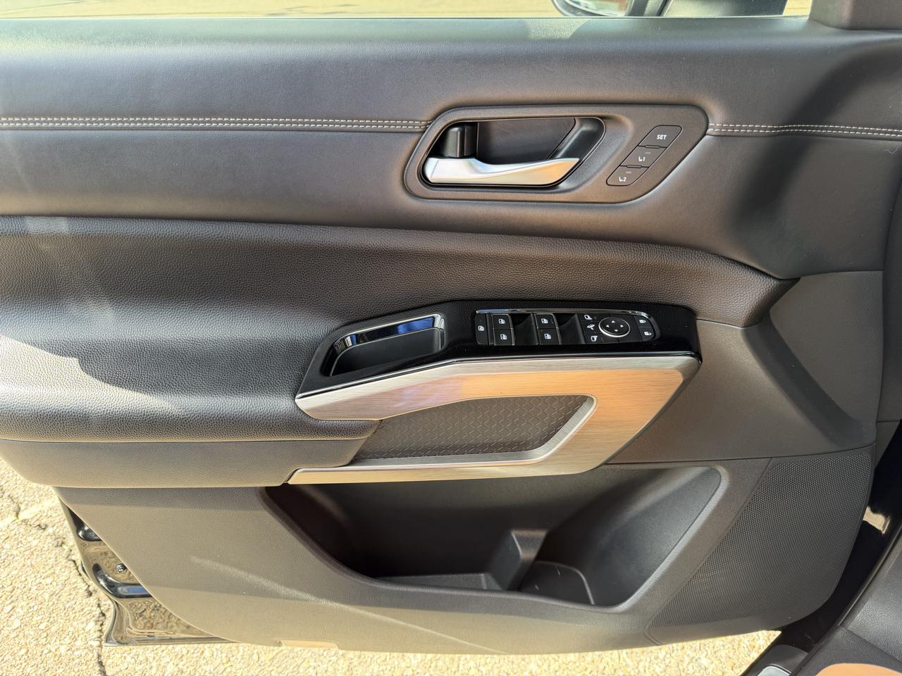Nissan Pathfinder Platinum 4WD 2022