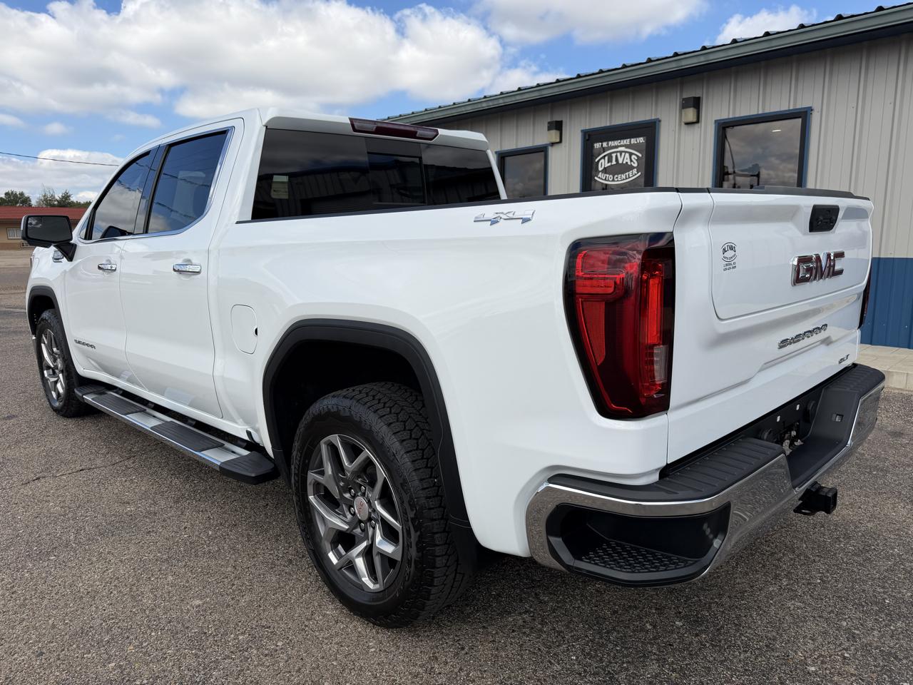 GMC Sierra 1500 4WD Crew Cab 147" SLT 2022