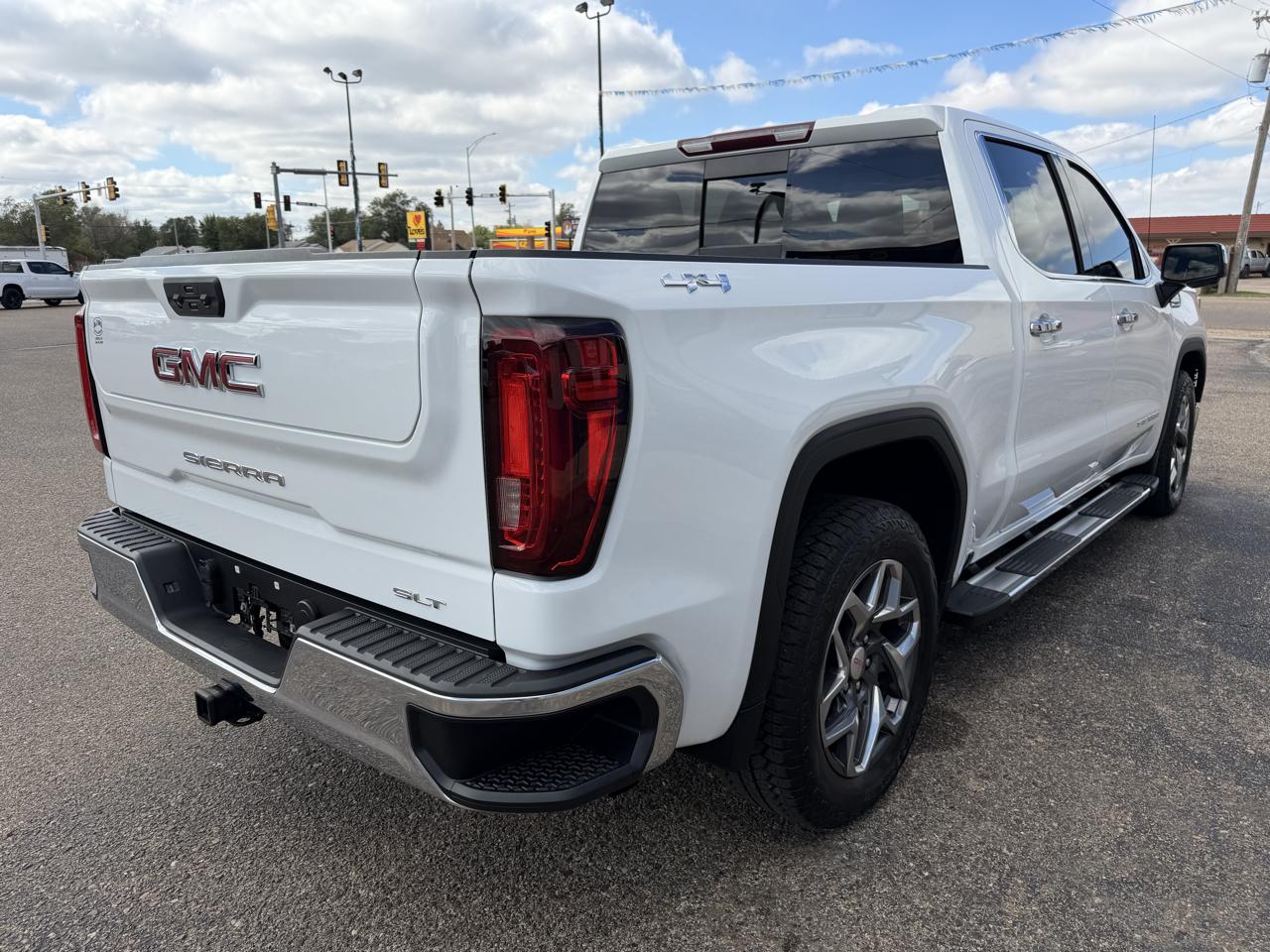 GMC Sierra 1500 4WD Crew Cab 147" SLT 2022