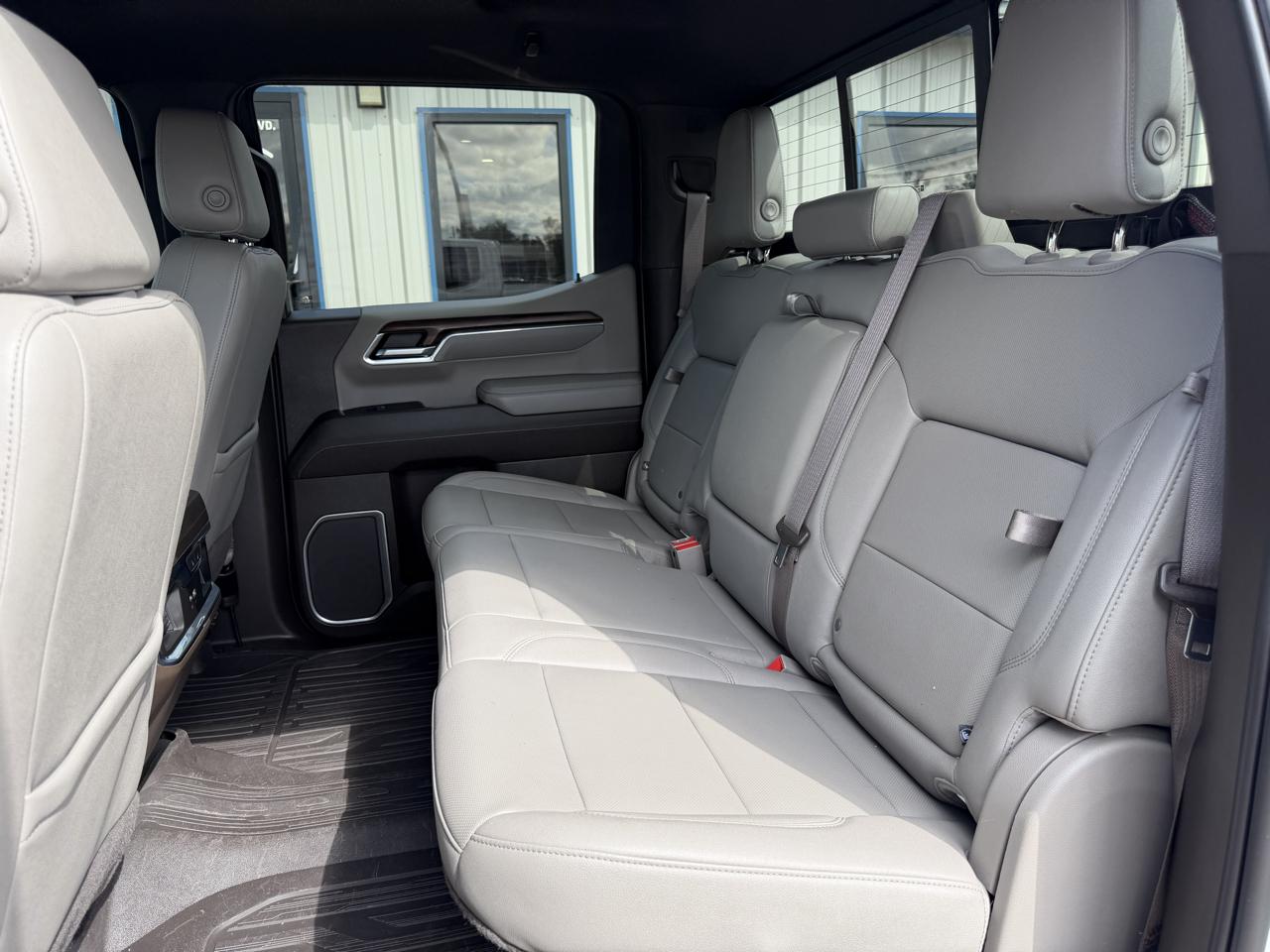 GMC Sierra 1500 4WD Crew Cab 147" SLT 2022