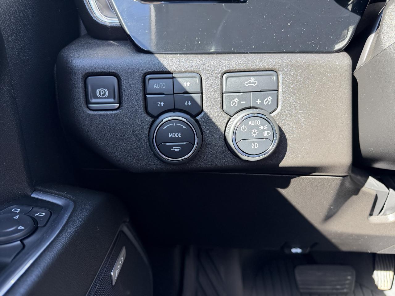 Chevrolet Silverado 1500 4WD Crew Cab 147" RST 2024