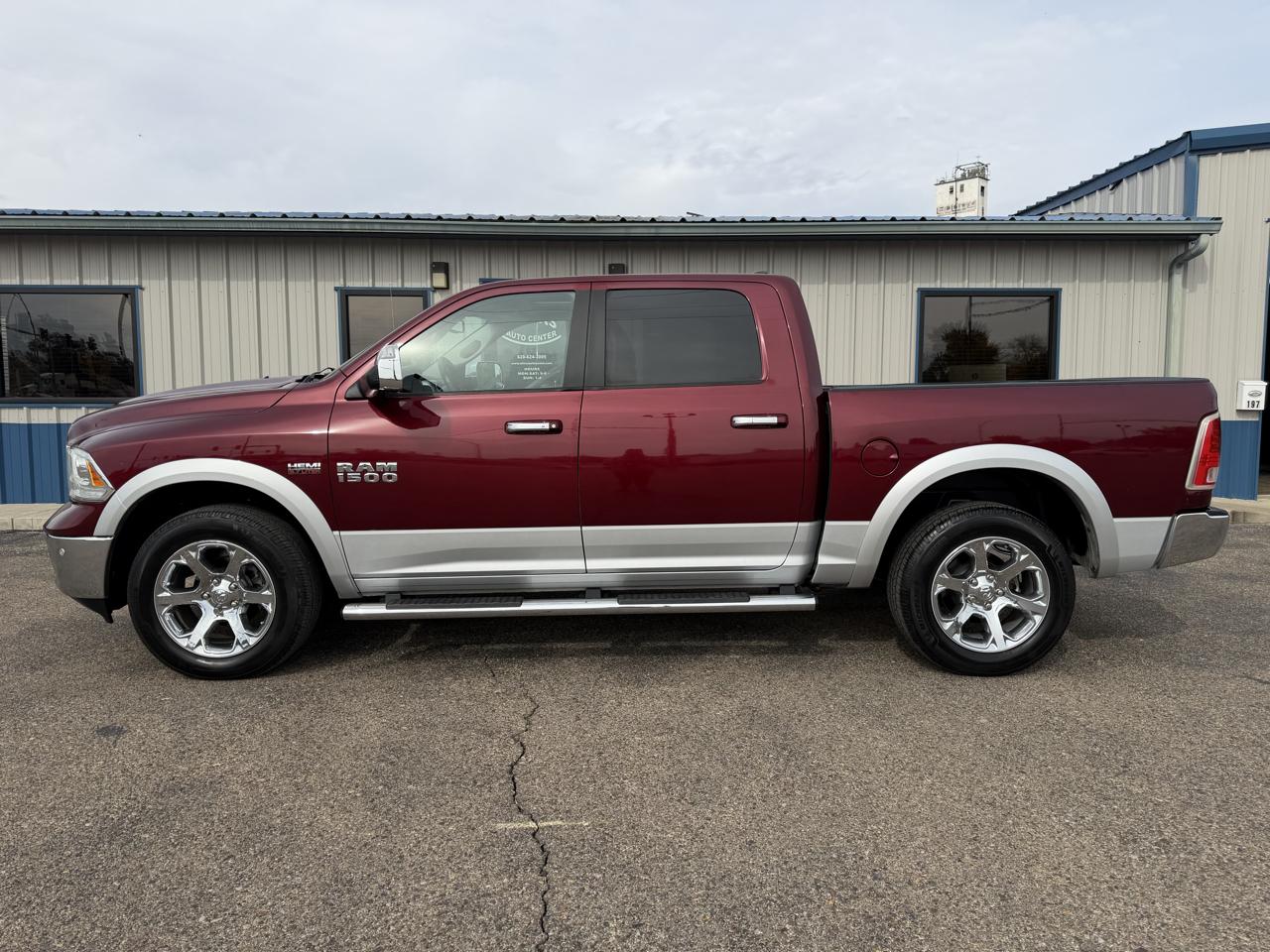 RAM 1500 4WD Crew Cab 140.5" Laramie 2017