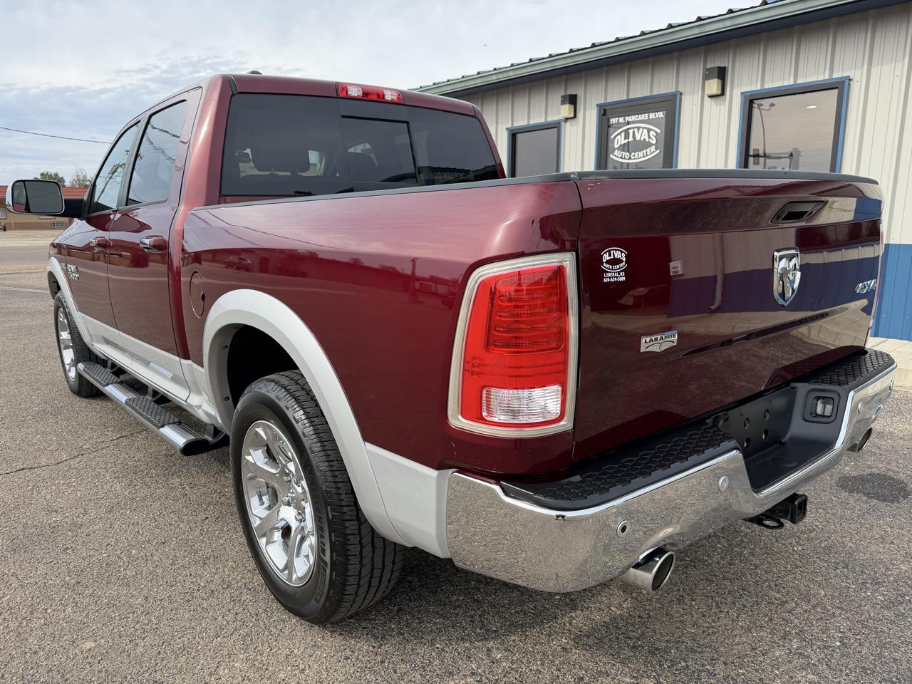 RAM 1500 4WD Crew Cab 140.5" Laramie 2017