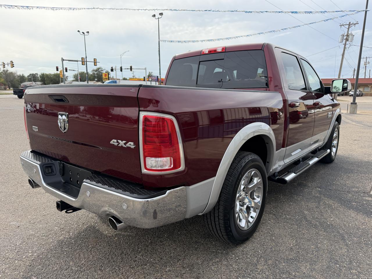 RAM 1500 4WD Crew Cab 140.5" Laramie 2017