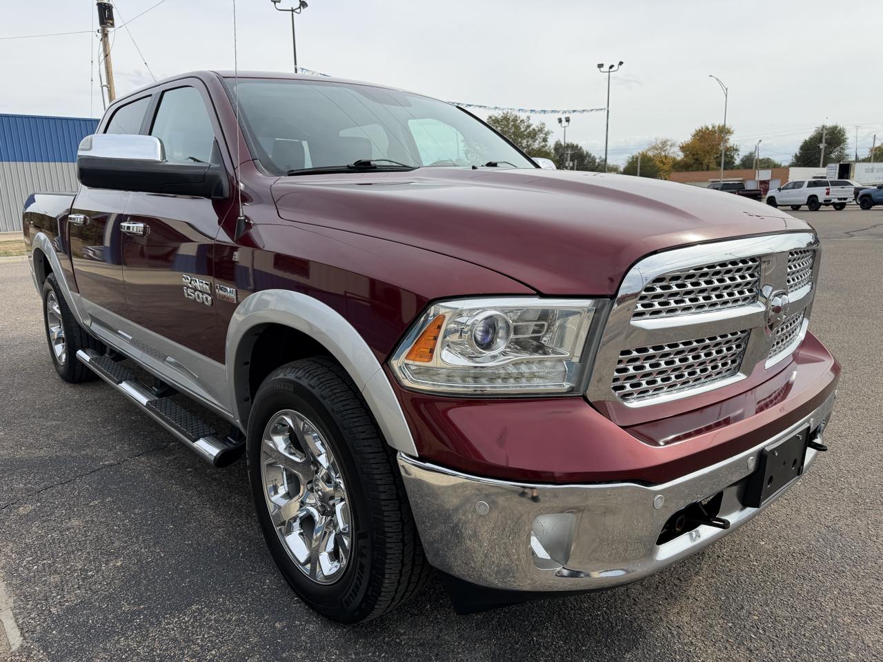 RAM 1500 4WD Crew Cab 140.5" Laramie 2017