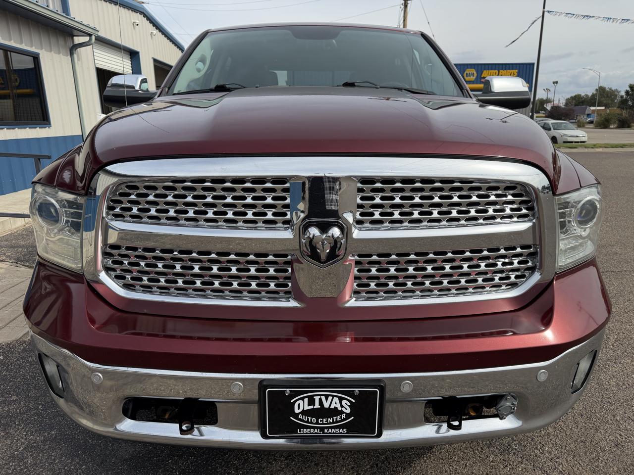 RAM 1500 4WD Crew Cab 140.5" Laramie 2017