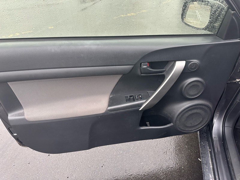 Scion tC Sports Coupe 6-Spd AT 2015