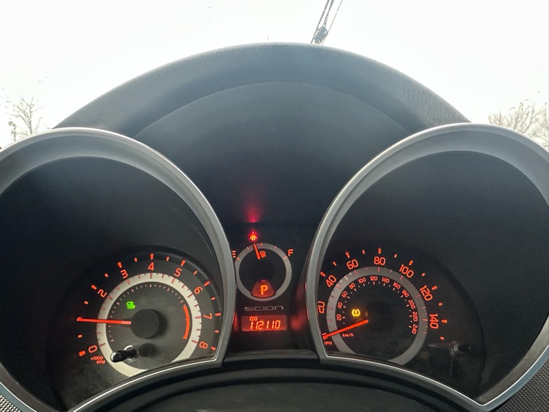 Scion tC Sports Coupe 6-Spd AT 2015