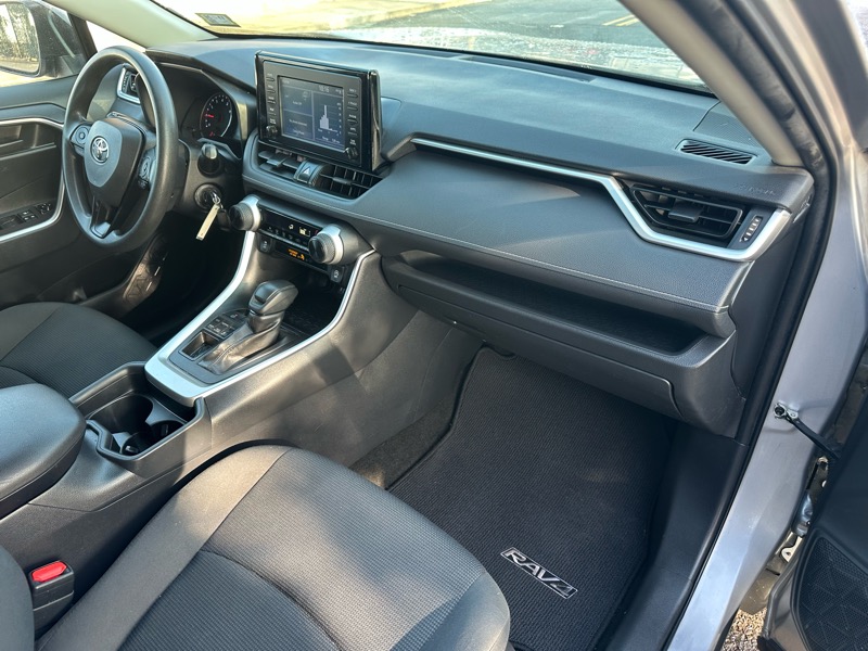 Toyota RAV4 LE AWD 2019