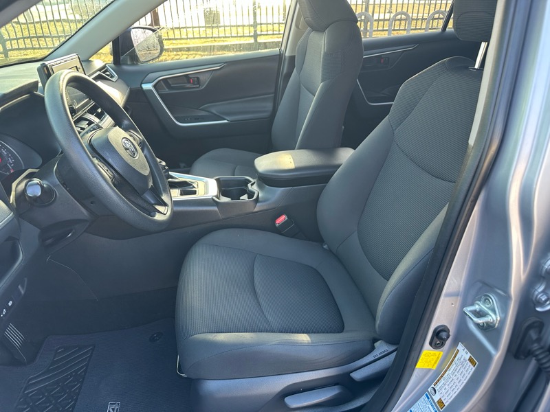 Toyota RAV4 LE AWD 2019