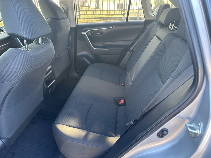 Toyota RAV4 LE AWD 2019