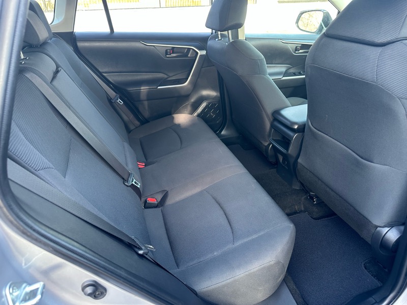 Toyota RAV4 LE AWD 2019