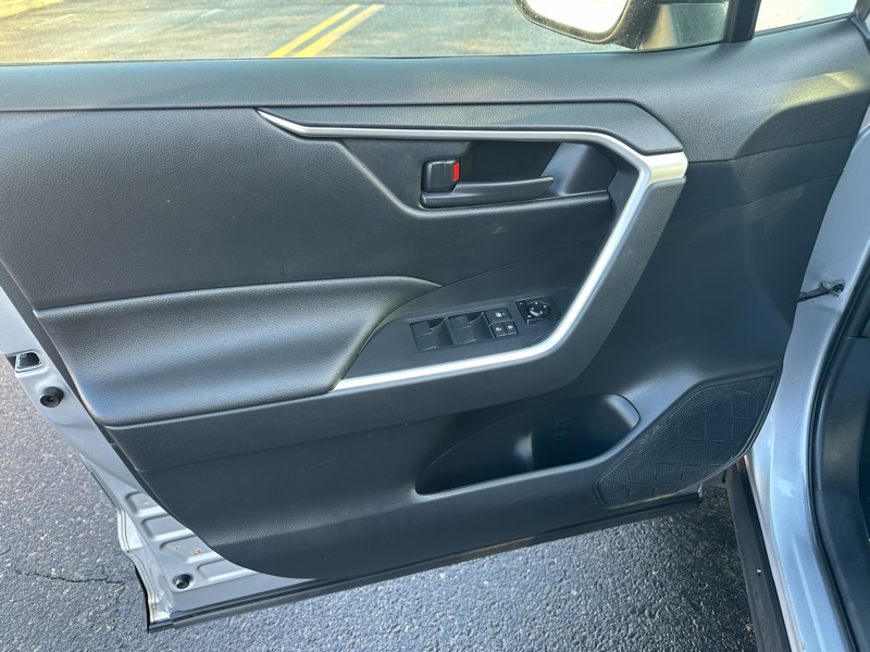 Toyota RAV4 LE AWD 2019