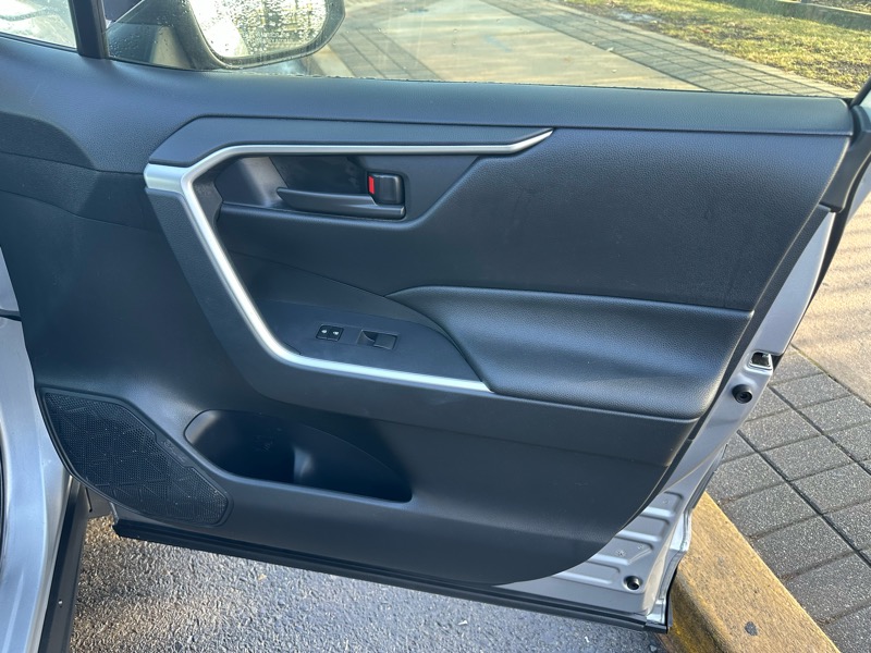 Toyota RAV4 LE AWD 2019