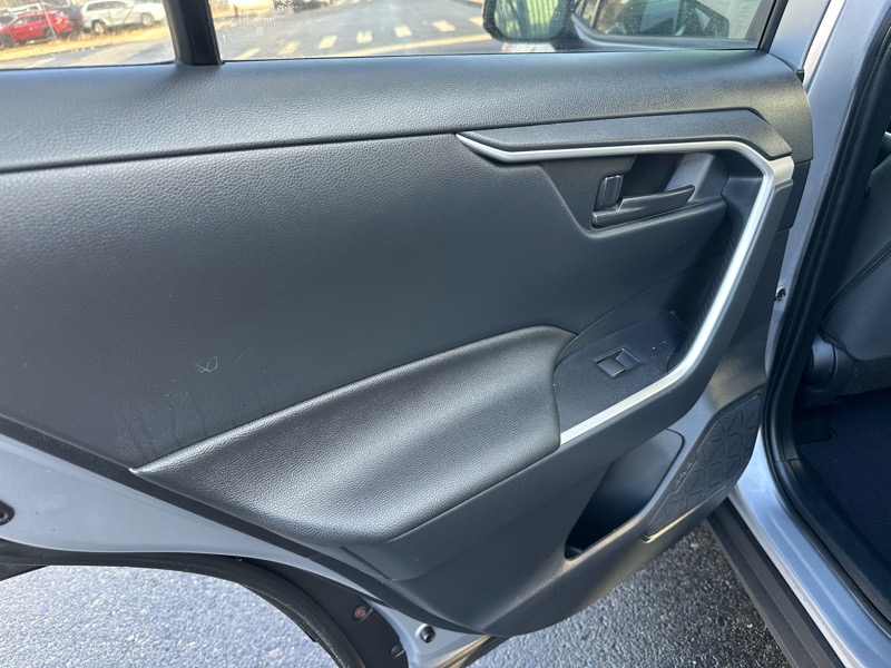 Toyota RAV4 LE AWD 2019