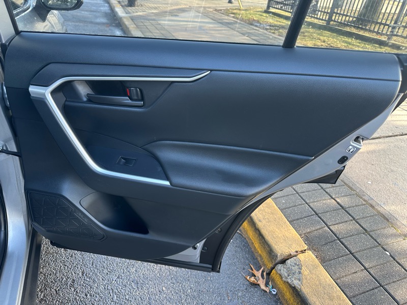 Toyota RAV4 LE AWD 2019