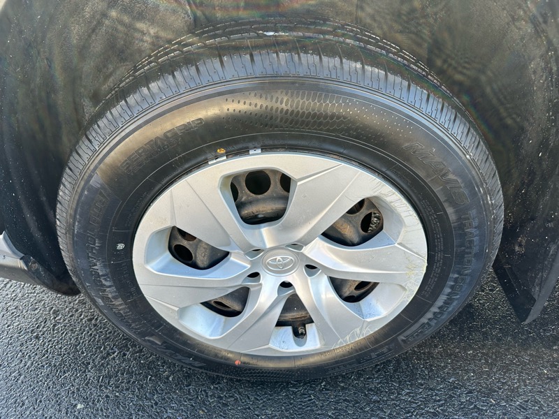 Toyota RAV4 LE AWD 2019