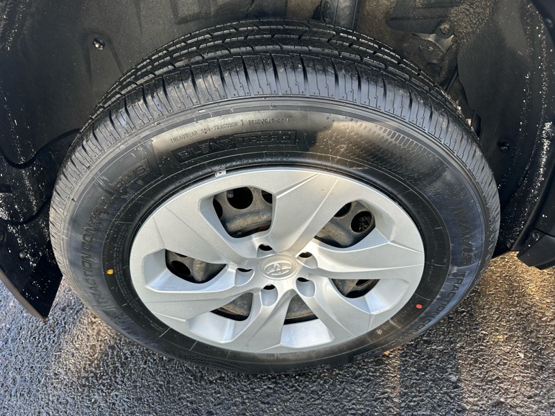 Toyota RAV4 LE AWD 2019