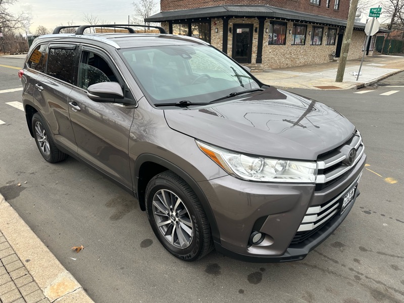 Toyota Highlander XLE AWD V6 2019