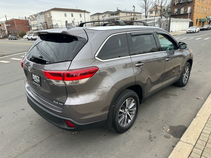 Toyota Highlander XLE AWD V6 2019
