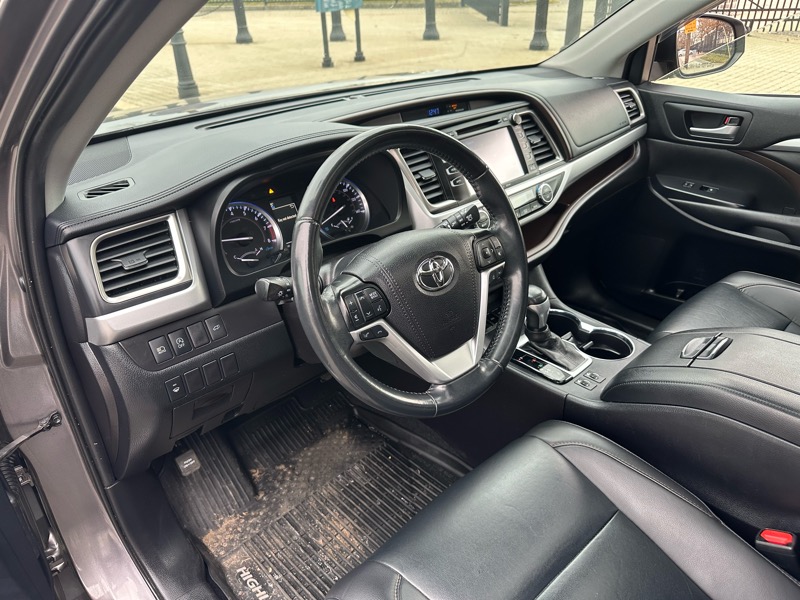 Toyota Highlander XLE AWD V6 2019