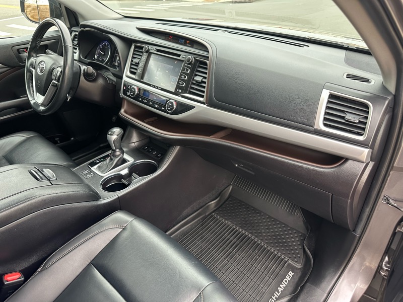 Toyota Highlander XLE AWD V6 2019