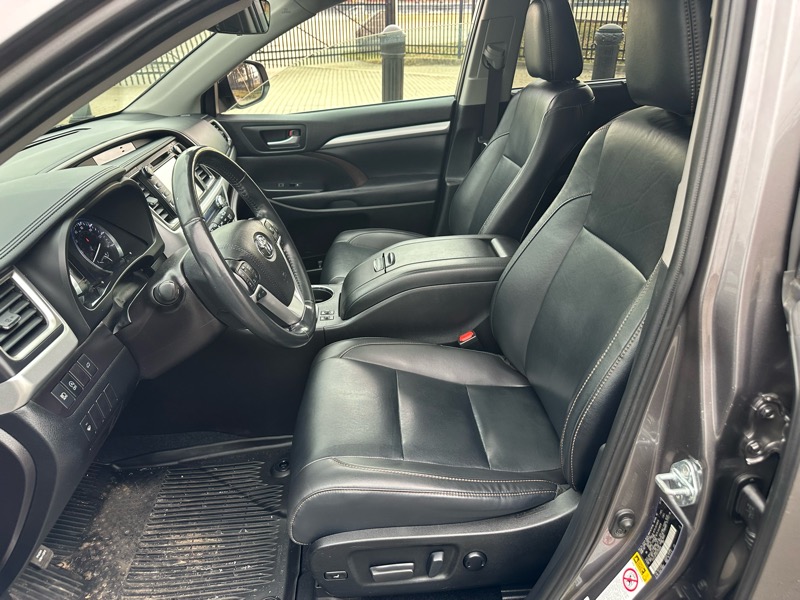 Toyota Highlander XLE AWD V6 2019