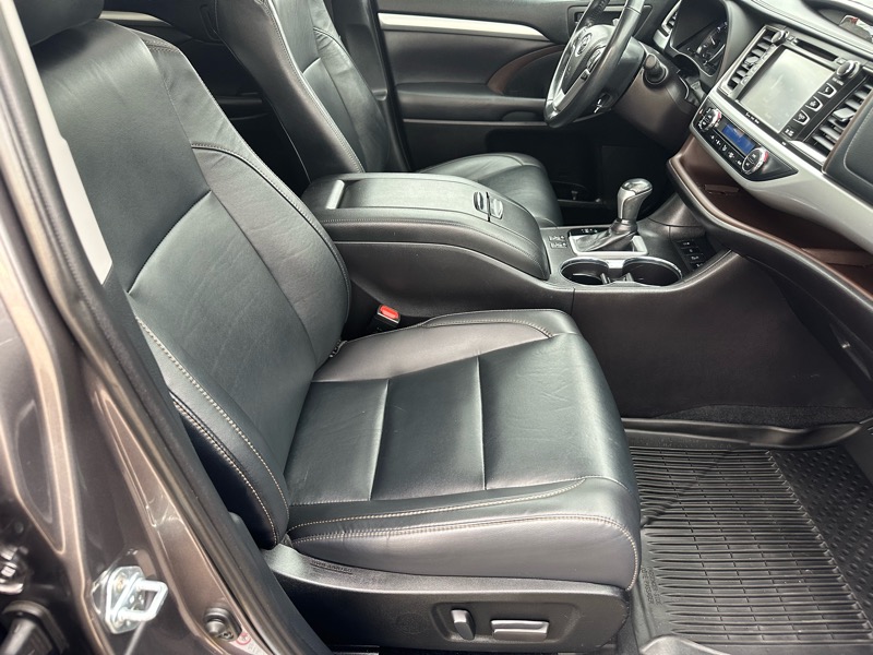 Toyota Highlander XLE AWD V6 2019