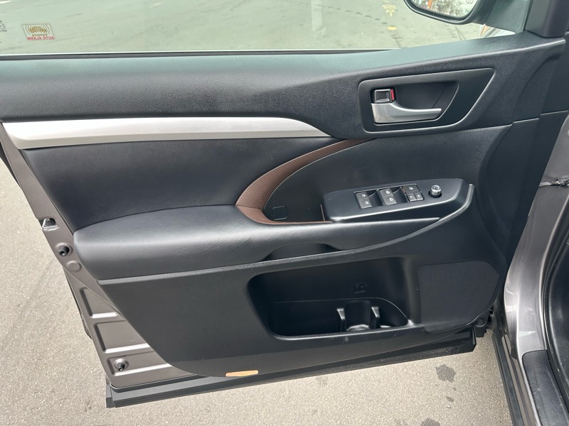 Toyota Highlander XLE AWD V6 2019