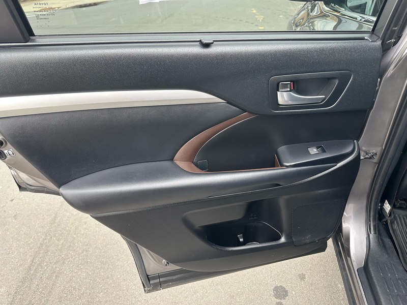 Toyota Highlander XLE AWD V6 2019