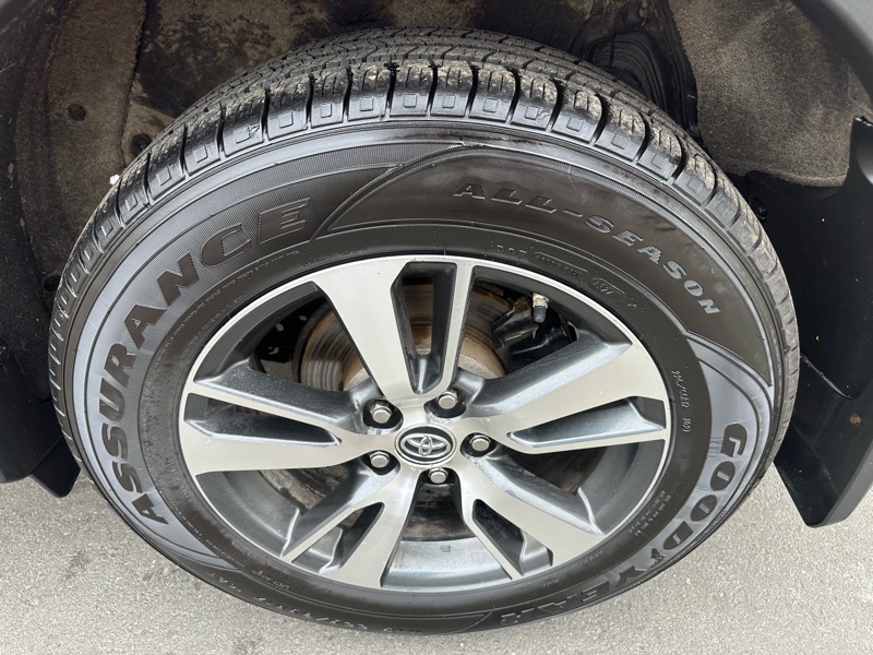 Toyota RAV4 XLE AWD 2018