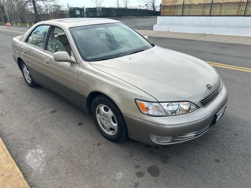 Lexus ES 300 Base 1999