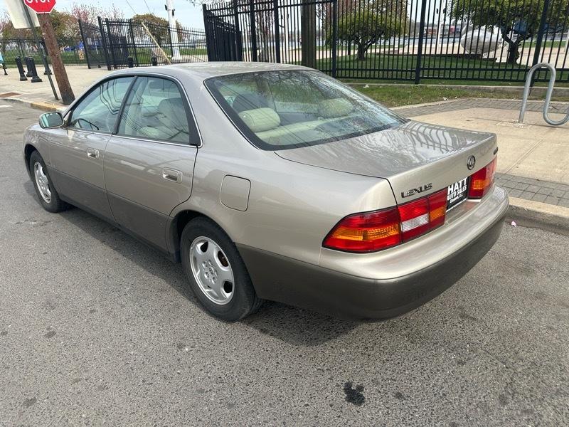 Lexus ES 300 Base 1999