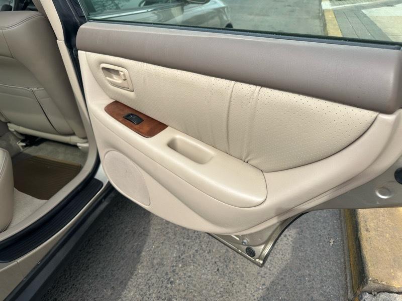 Lexus ES 300 Base 1999