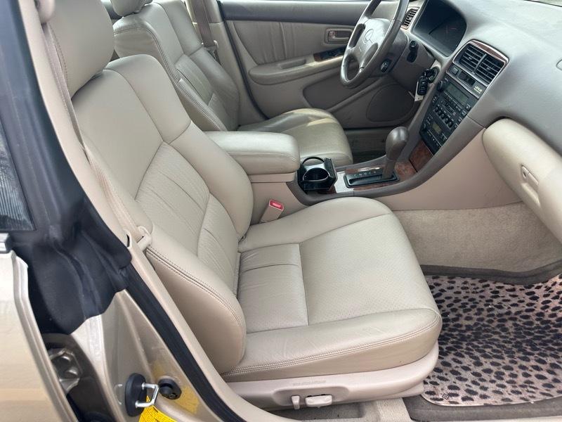 Lexus ES 300 Base 1999