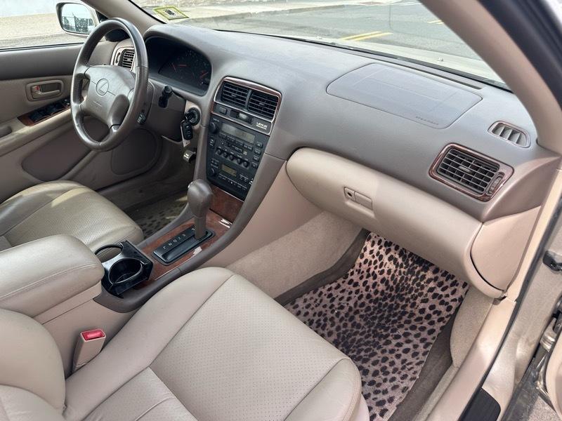 Lexus ES 300 Base 1999
