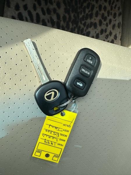 Lexus ES 300 Base 1999