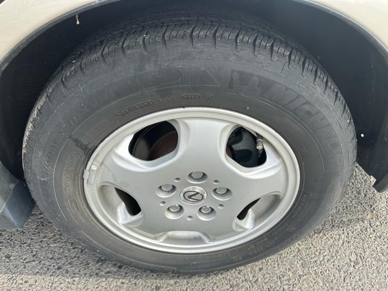 Lexus ES 300 Base 1999