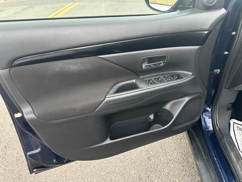 Mitsubishi Outlander  2019