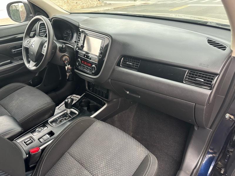 Mitsubishi Outlander  2019