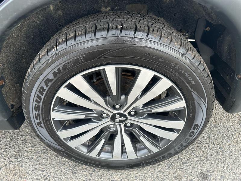 Mitsubishi Outlander  2019