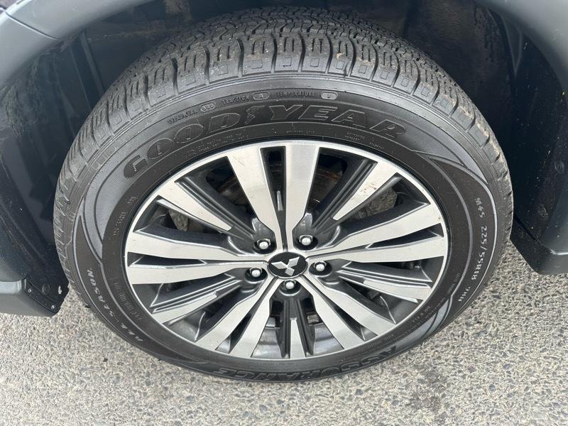 Mitsubishi Outlander  2019