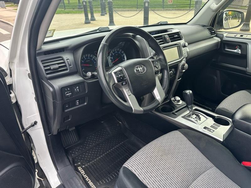 Toyota 4Runner SR5 4WD 2017