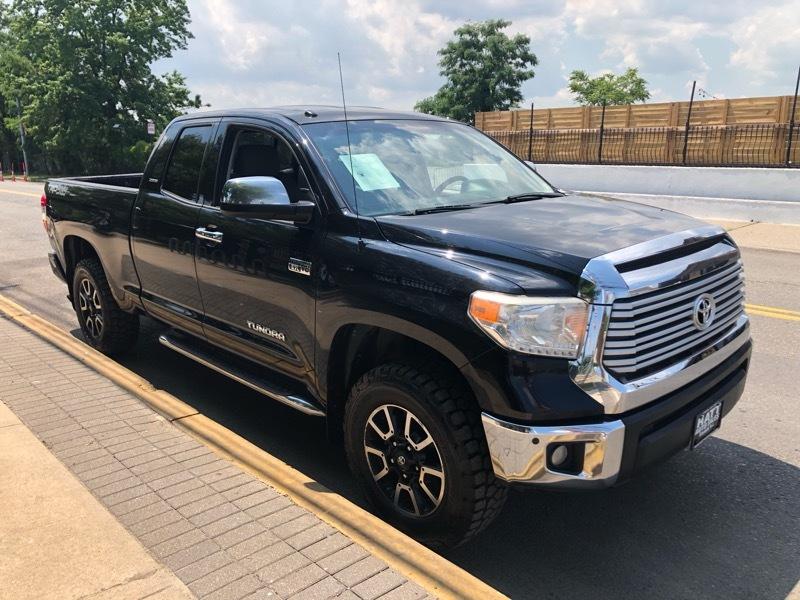 Toyota Tundra Limited 5.7L Double Cab 4WD 2016