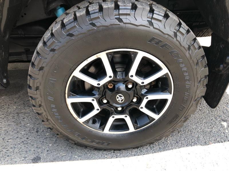 Toyota Tundra Limited 5.7L Double Cab 4WD 2016
