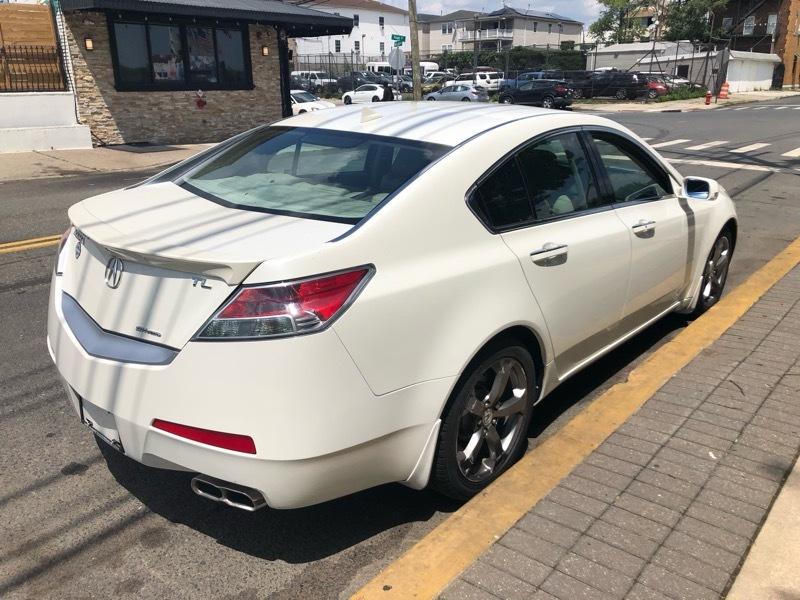 Acura TL 5-Speed AT SH-AWD with Tech Package 2011