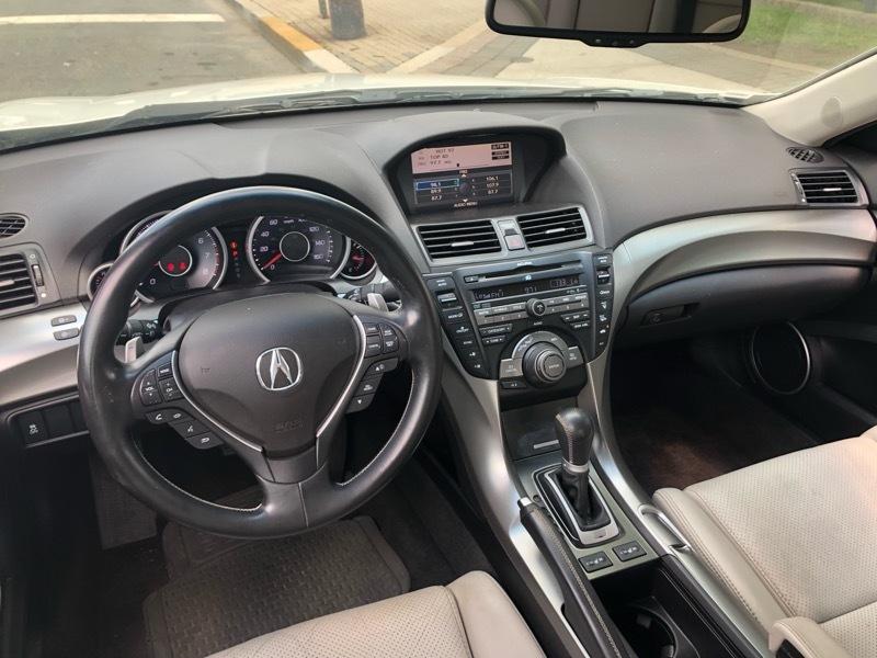 Acura TL 5-Speed AT SH-AWD with Tech Package 2011